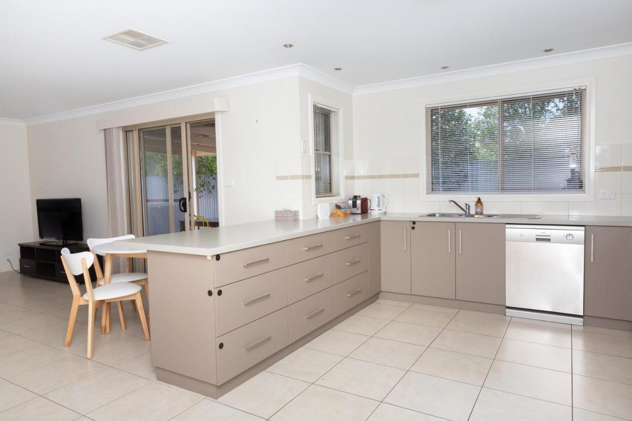 Lovely 3 Bed, 2 Bath In The City Centre Villa Wagga Wagga Exterior foto